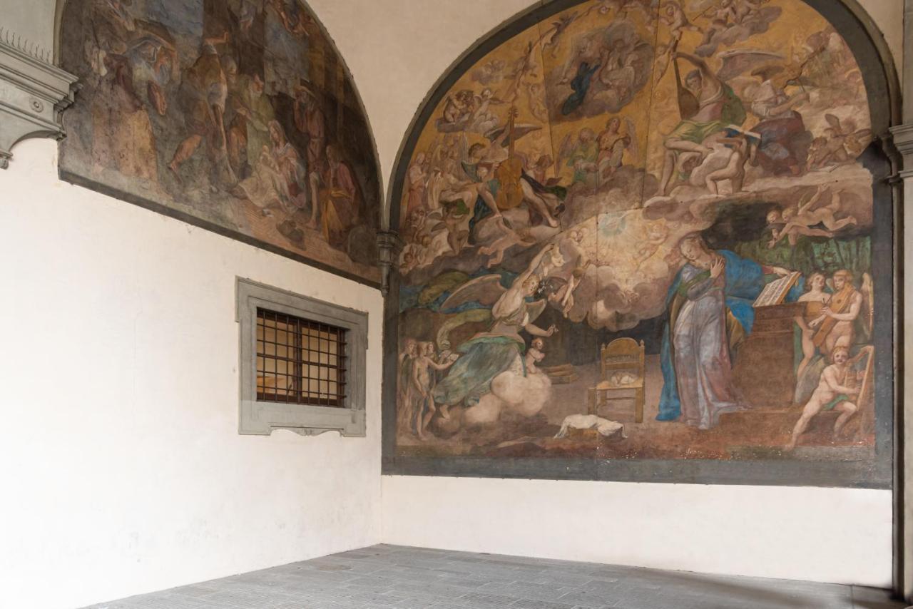 Tra Il Duomo E Il Teatro La Pergola * Florencia