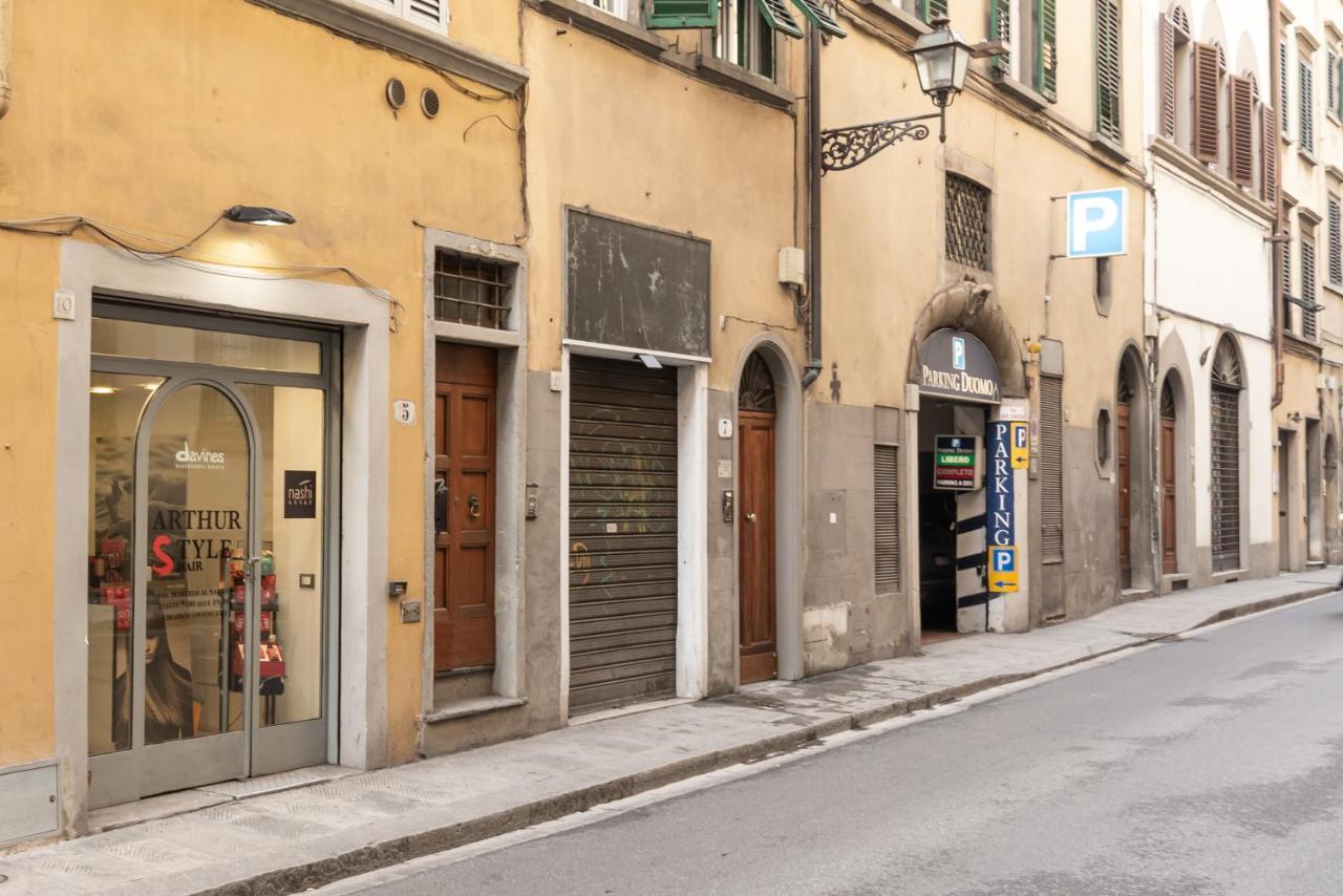 Tra Il Duomo E Il Teatro La Pergola Florencia